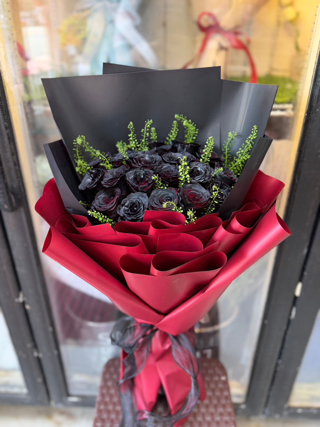 Crimson Eclipse – 20 Black Roses Bouquet