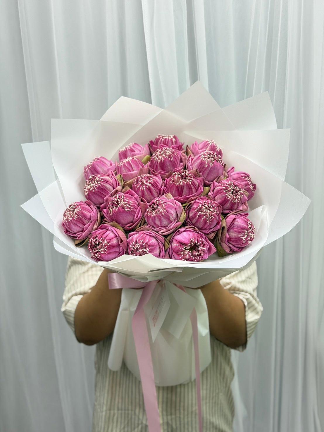 Blushing Grace – 20 Pink Lotus Bouquet - BestBloomBuddy