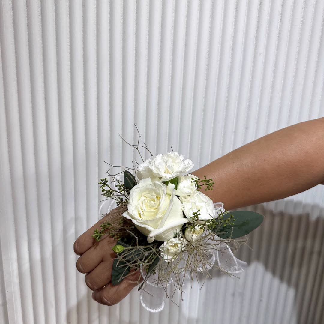 Wrist Corsage (Fresh Flower) - BestBloomBuddy