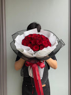 Midnight Kiss - 30 Red Roses Bouquet - BestBloomBuddy